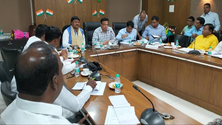 सफाई मित्र संगठनों के प्रतिनिधियों ने की सफाई कर्मचारी आयोग के अध्यक्ष और प्रमुख सचिव नगरीय विकास से भेंट